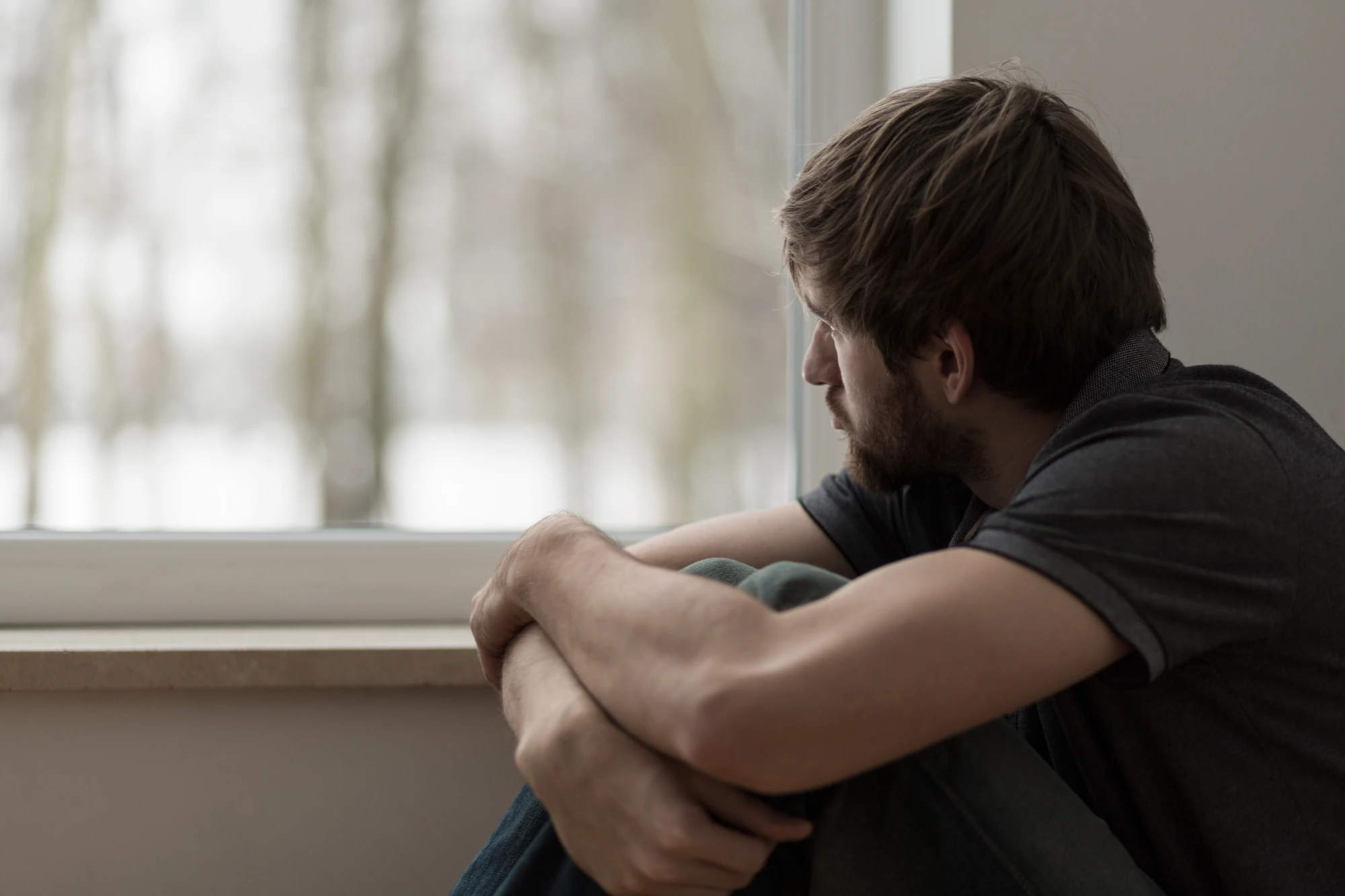 Person struggling emotionally while recognizing signs of alcohol dependence